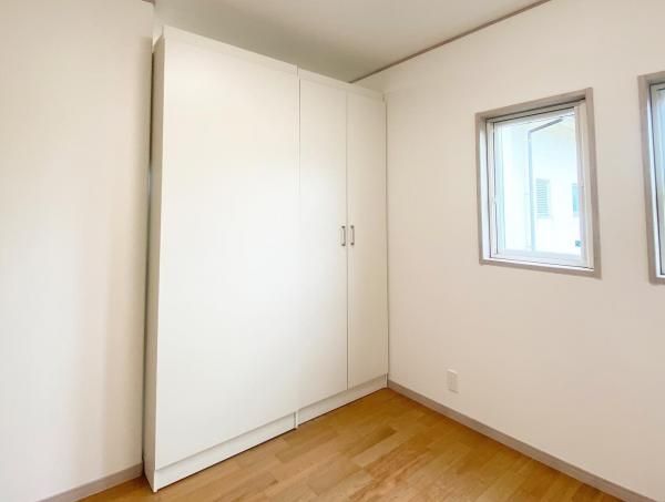 クローゼットを間仕切りとして活用した子ども部屋の画像