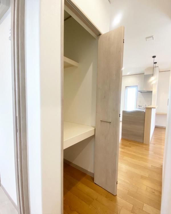 キッチンと洗面をつなぐ動線上に、廊下収納を配置しましたの画像