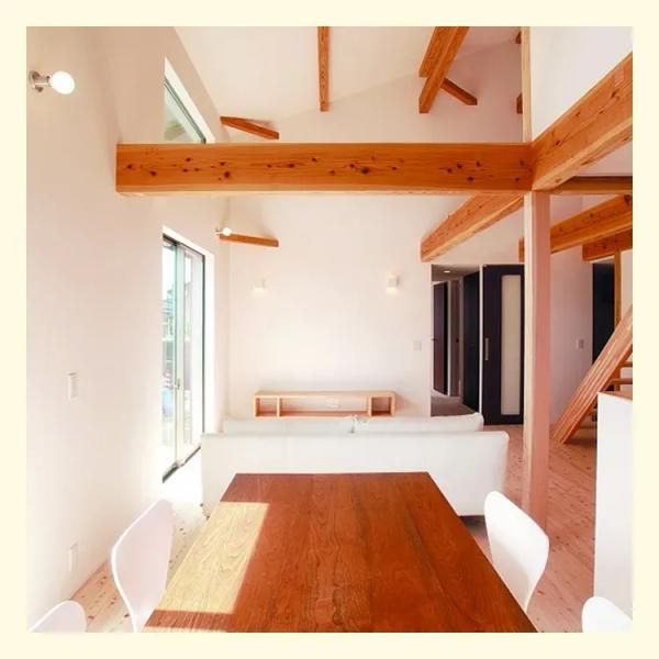 漆喰と無垢材がつくる、快適な室内環境の画像