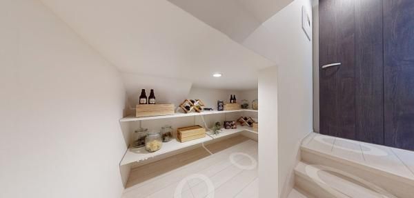 階段下収納の画像