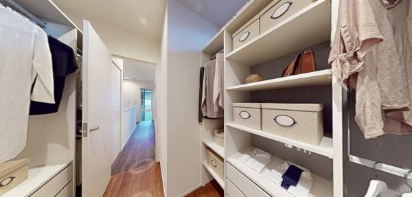 ウォークインクローゼットの画像