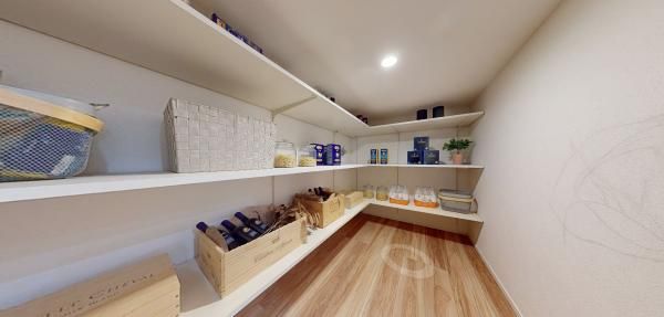 階段下収納の画像