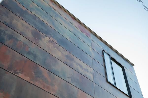 スタイリッシュさの中に、ひときわ印象に残る特別感をまとった外観の画像