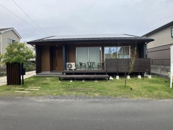 全体をシックに統一したデザインが、落ち着きのある上質な雰囲気を演出の画像