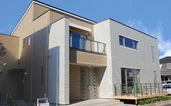 洗練された空間に、暮らしやすさを備えた住まい