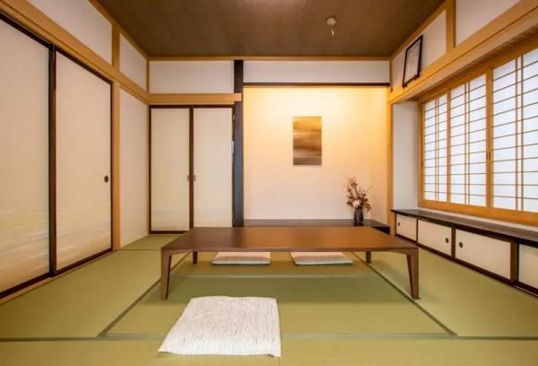 重厚な趣と暮らしやすさを備えた上質な住まい