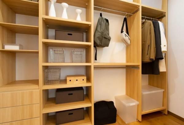 重厚な趣と暮らしやすさを備えた上質な住まい