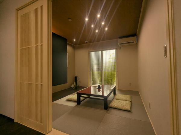 木の表情を楽しむ、品格ある住まい