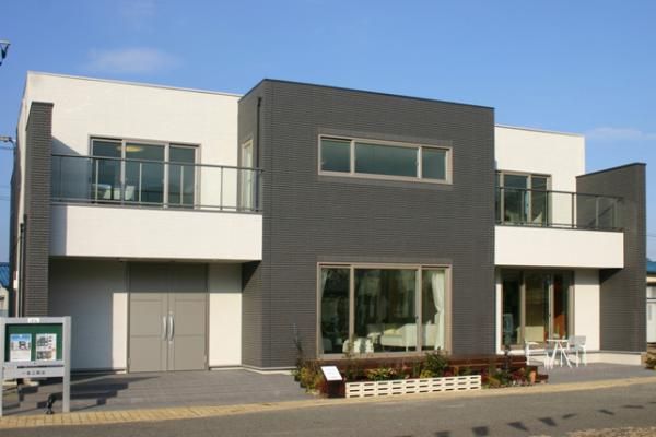 端正なフォルムと開放感が調和する住まい