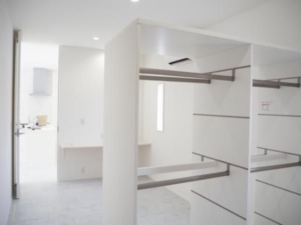 家族全員の収納部屋の画像