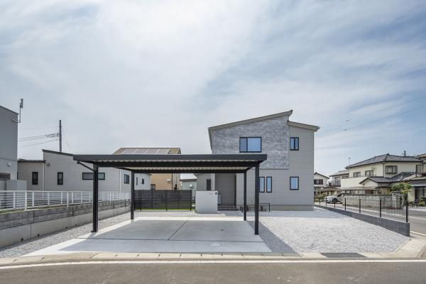 グレーで統一した上質な空間と、家事ラクを叶える住まい
