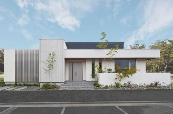 平屋の暮らしを広げる、立体的な空間設計の家
