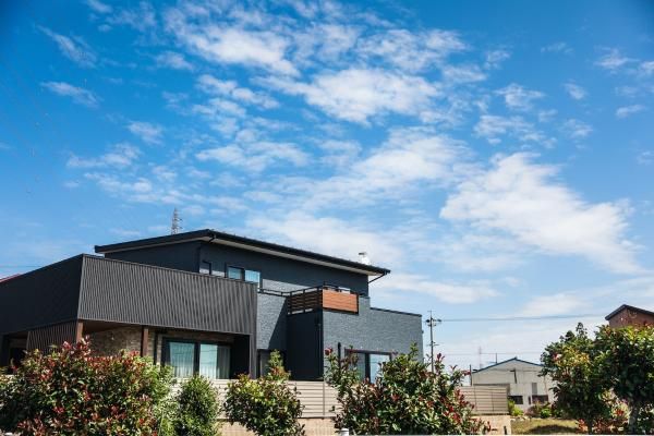 庭とリビングがつながる和モダン住宅