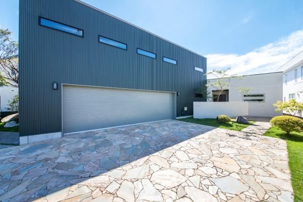 大型ガレージと平屋の高級感のあるお家