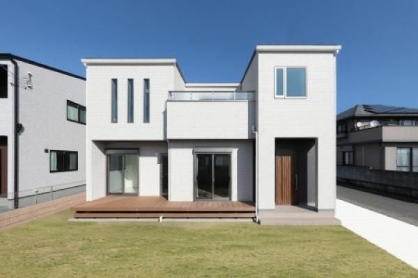 シンプルでスタイリッシュな外観の、お客様のご要望がいっぱい詰まったお家