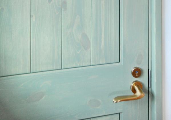 暮らしに味わいを添える木製ドア～天然木質内装ドア E-naドア～