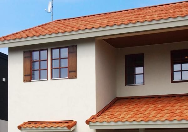 曲線とマーブル模様が魅力の屋根～ハイブリッド屋根材 EやねかわらROOF～の画像